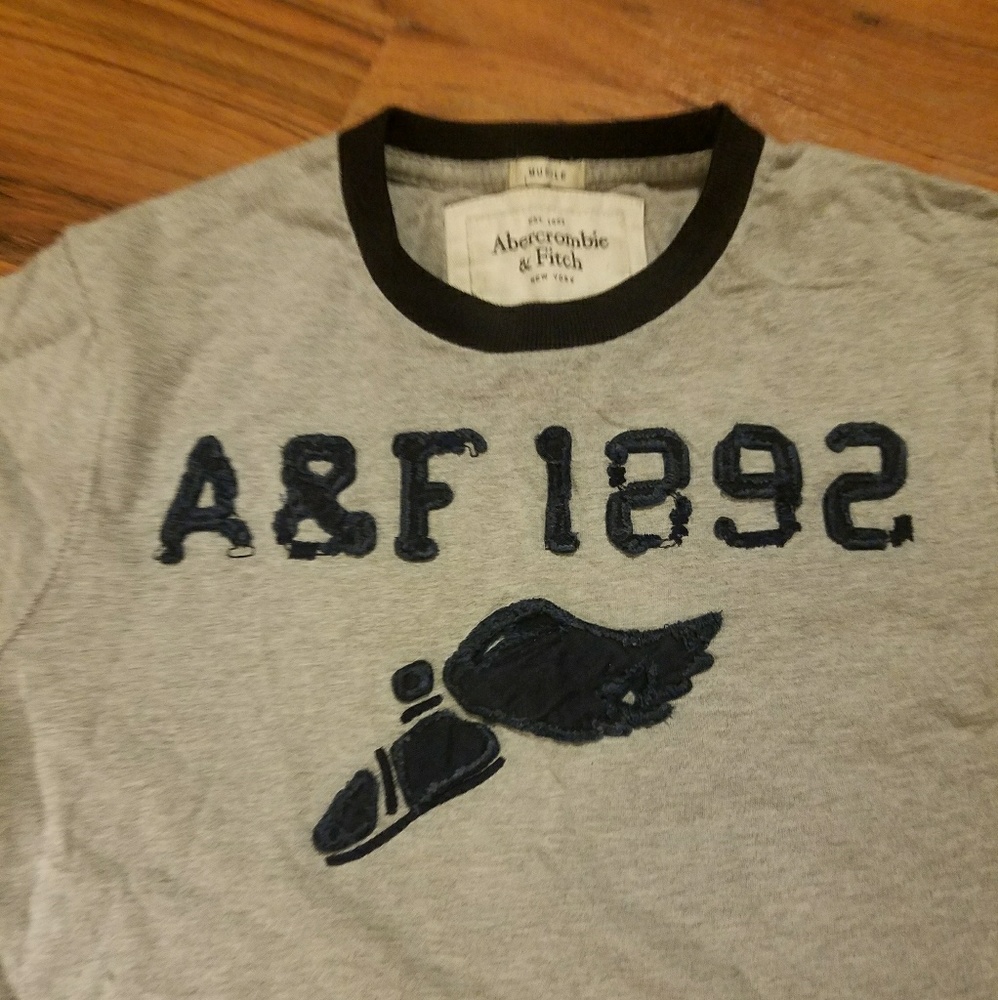 A&F Short Sleeve Shirt - Picture 2 of 4